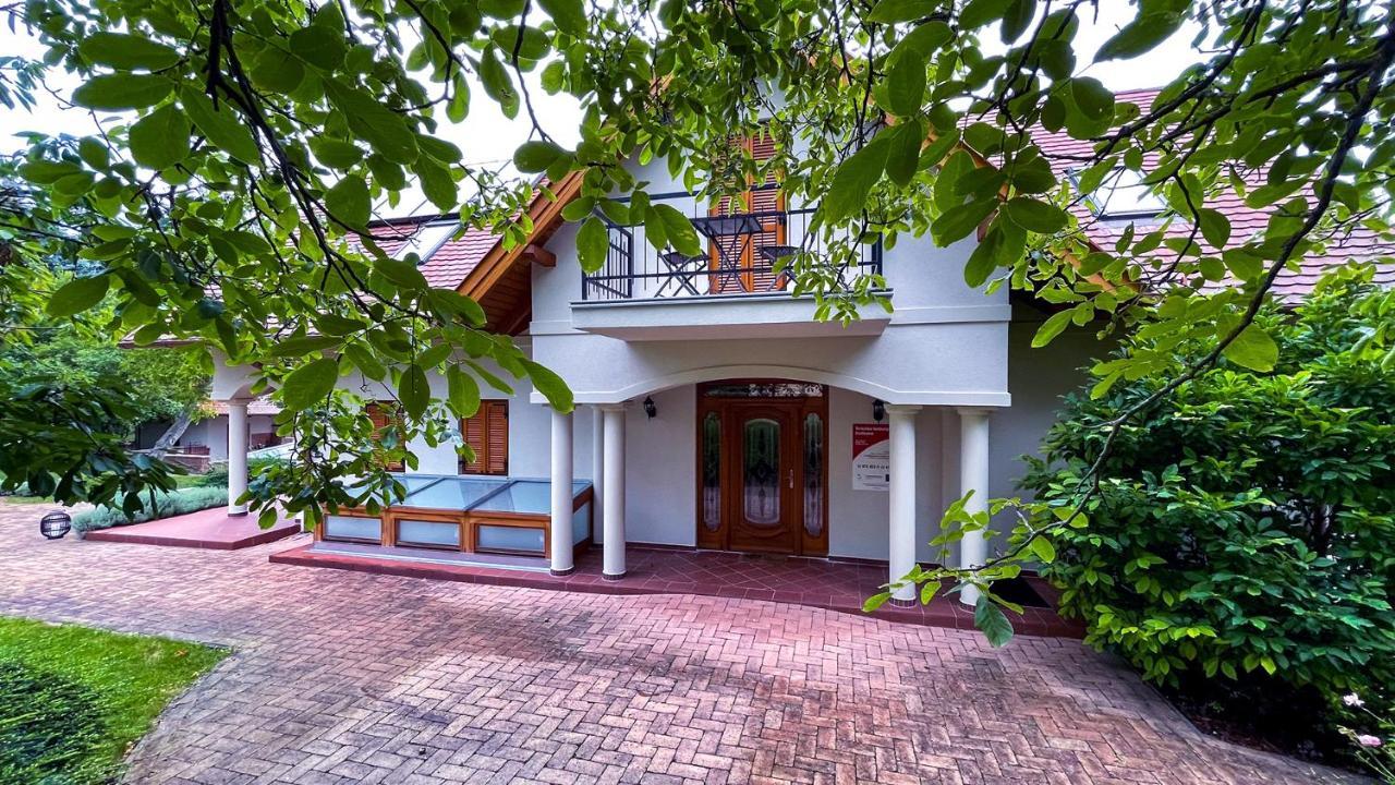 Ozkut Apartmanhaz Ólmod エクステリア 写真
