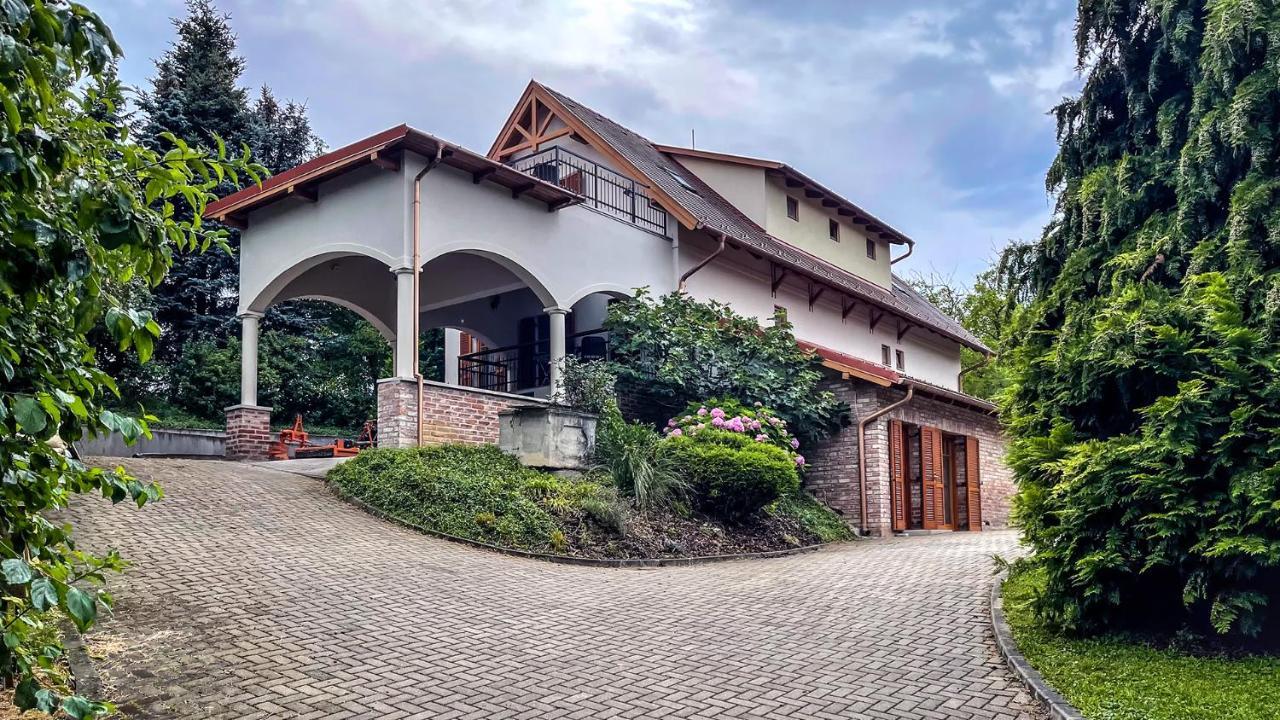 Ozkut Apartmanhaz Ólmod エクステリア 写真
